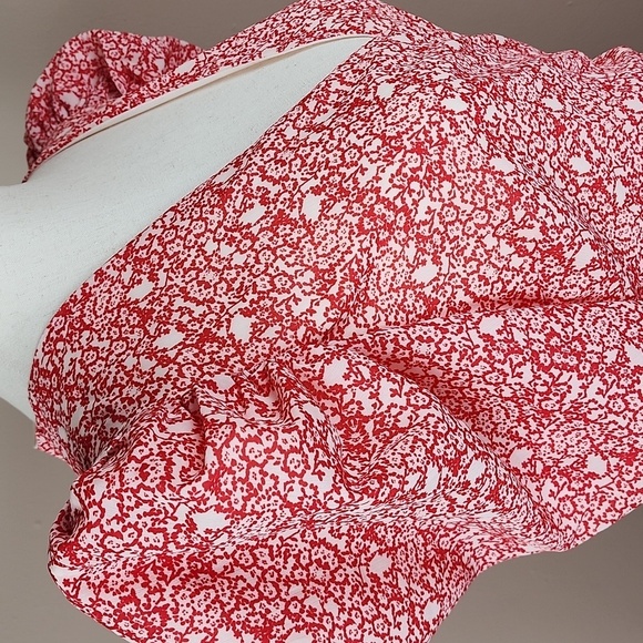 New Red Ditzy Floral Short Puff Sleeve Flutter Hem Wrap Mini Dress Size Medium - Picture 9 of 15